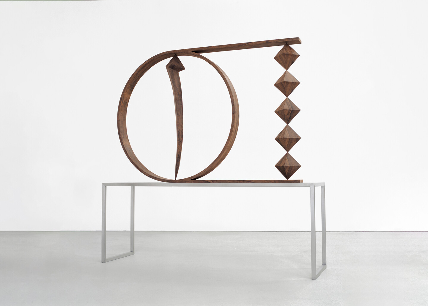 Alef, 2009, Wood, steel, 160 x 160 x 42 cm