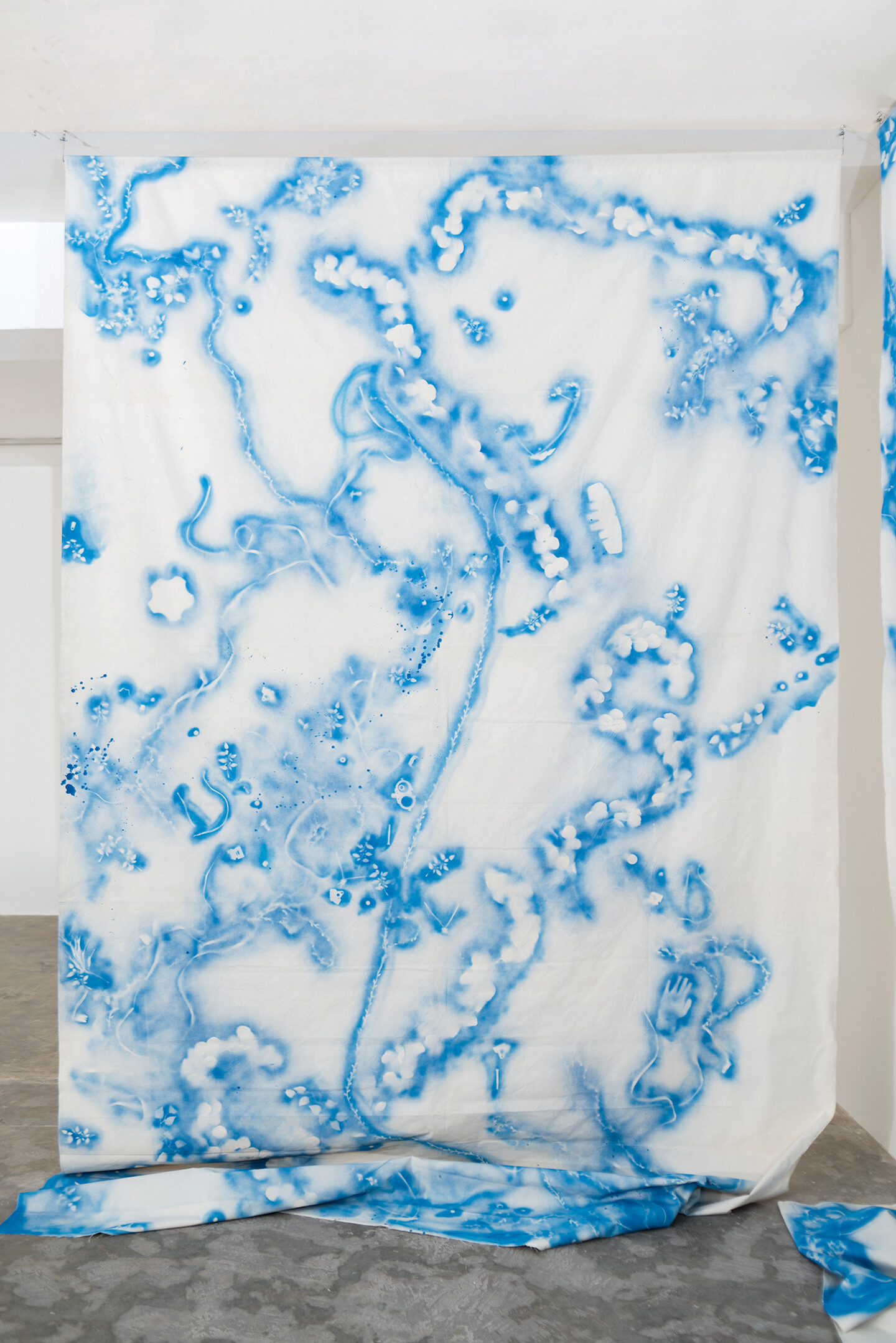 Ania Soliman, Chemical emotions (Kahrabaa), 2022, Spray paint on canvas, 300 x 493 cm