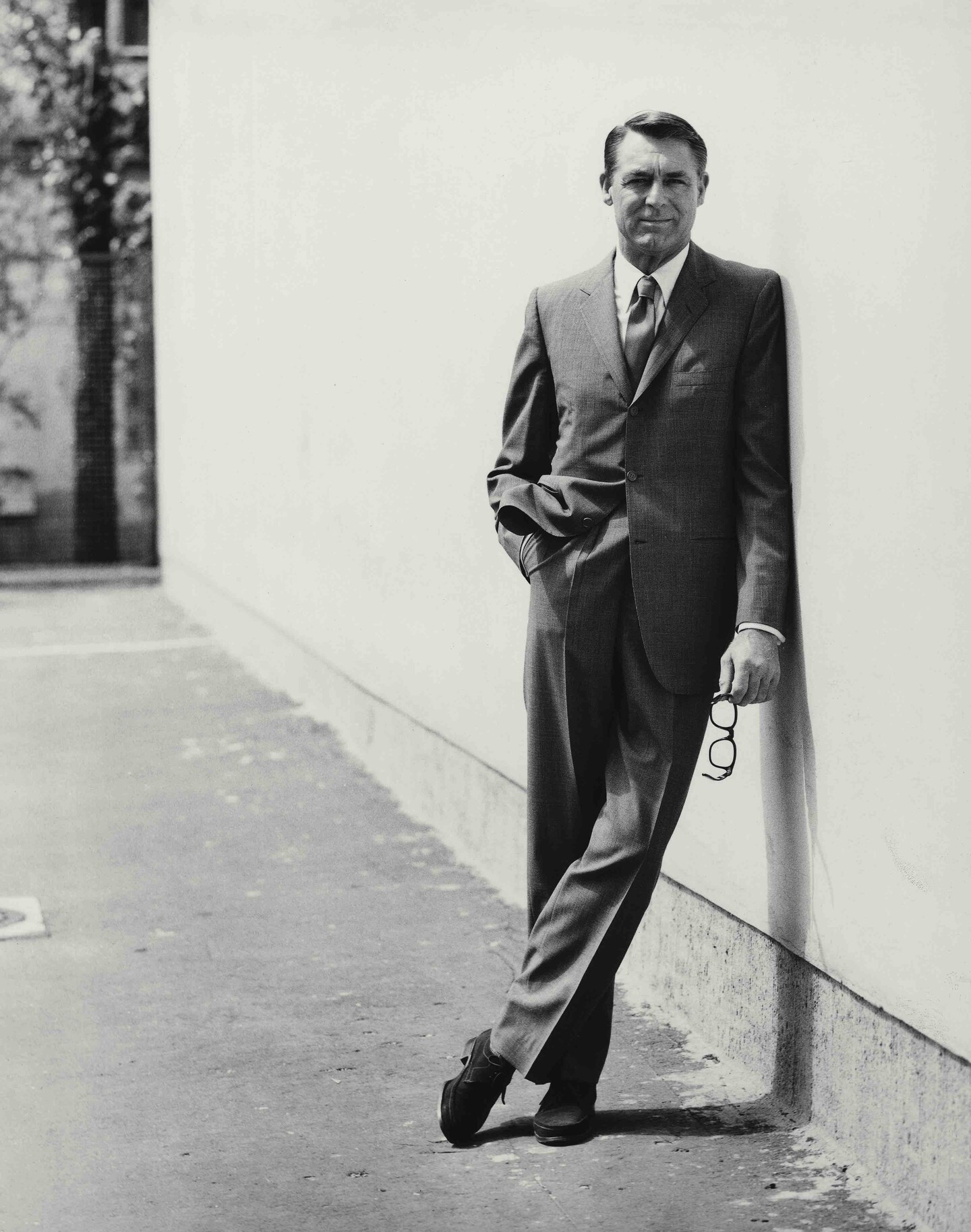 F.C. Gundlach, Ein Star geht zum Ball: Cary Grant, Berlin, 1960, Vintage, 129 x 105 cm