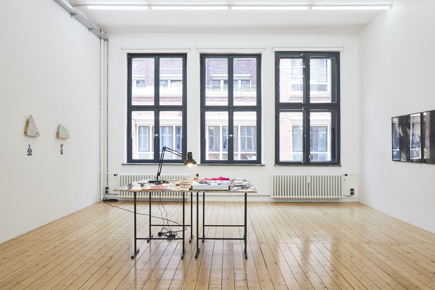 Mac Adams & Dove Allouche: Das unsichtbare Bild, Exhibition view Sfeir-Semler Gallery Hamburg 2021