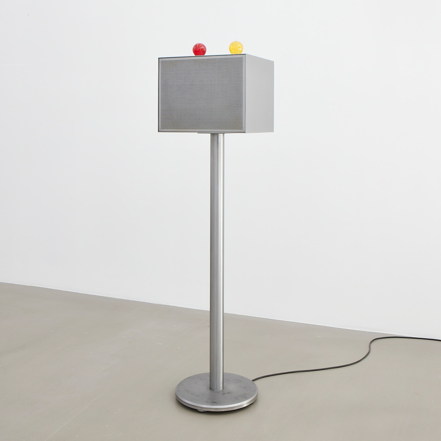 Lawrence Abu Hamdan, The Witness-Machine Complex, 2021, Steel stands, 3 video projections, 3 audio channels, 2 light bulbs, 136,5 x 35 x 35 cm