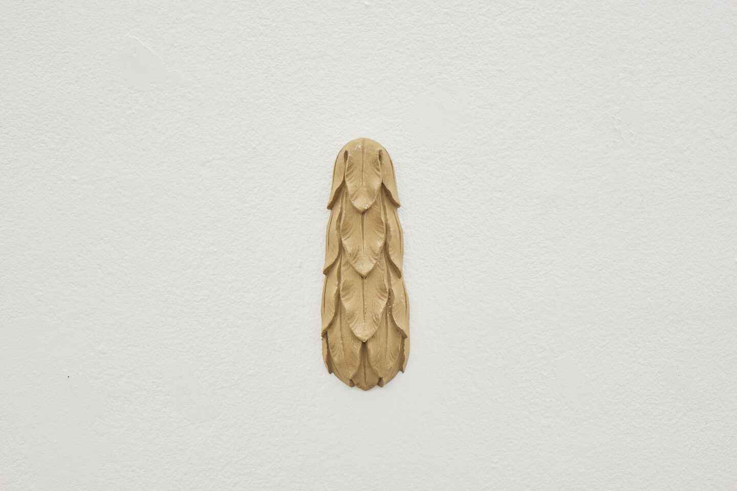 Rayyane Tabet, Moulage, 2021, 130 terracotta fragments, Installation size variable, Exhibition view Sfeir-Semler Gallery Hamburg 2021