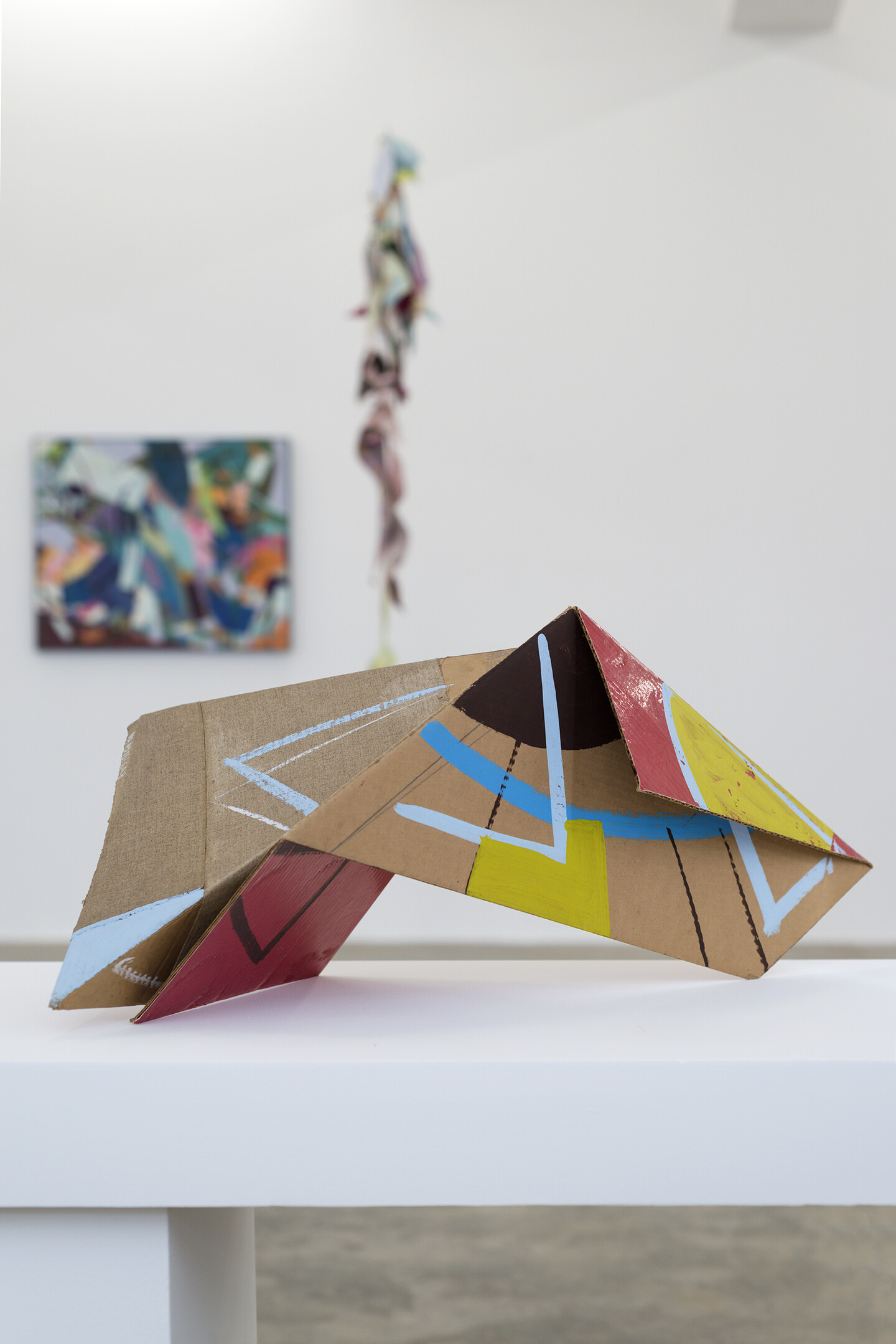 Samia Halaby, Architectronic VI, 1986, Acrylic on canvas and cardboard, 28 x 60 x 32 cm