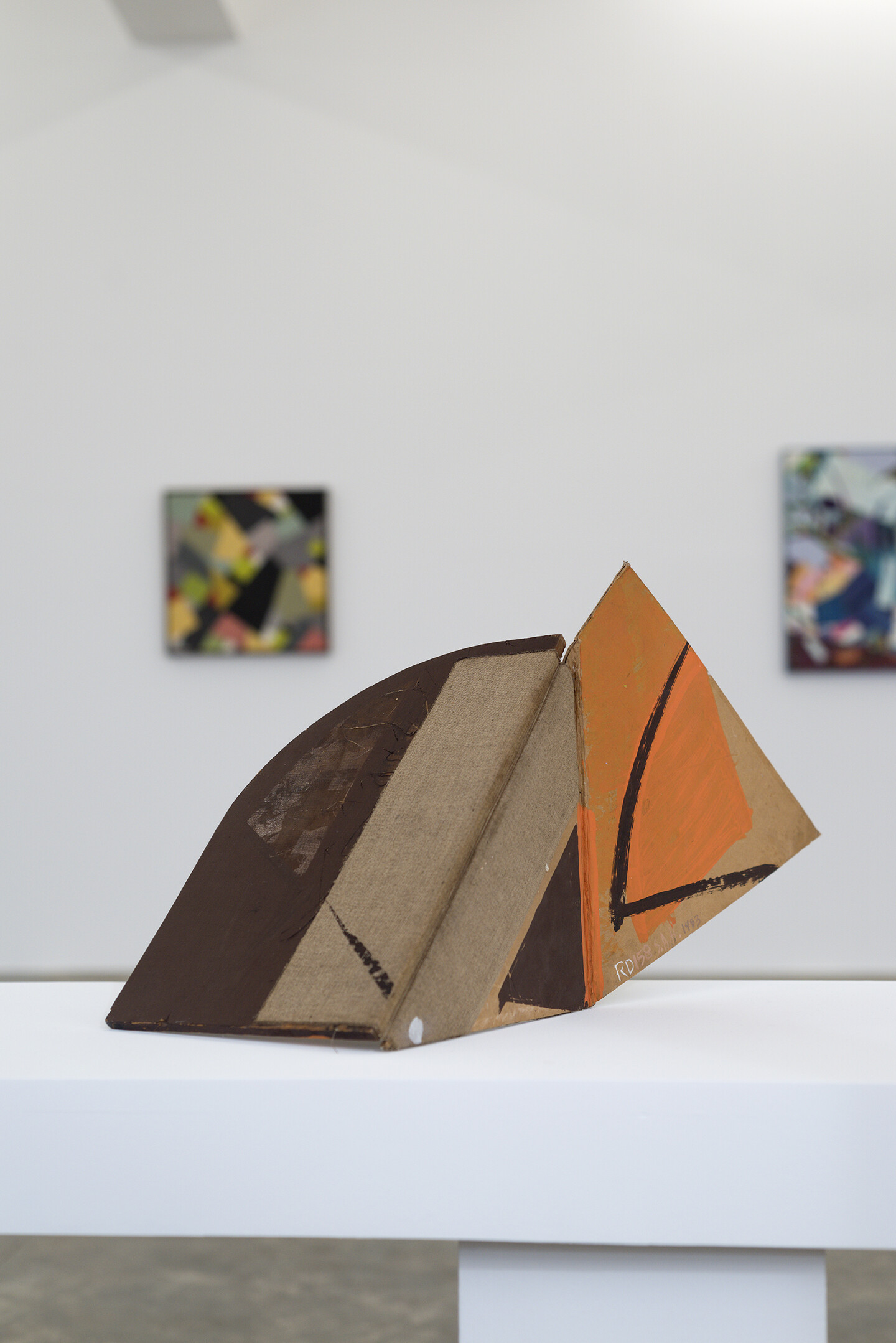Samia Halaby, Architectronic III, 1983, wood, linen and cardboard, 31 x 57 x 22 cm