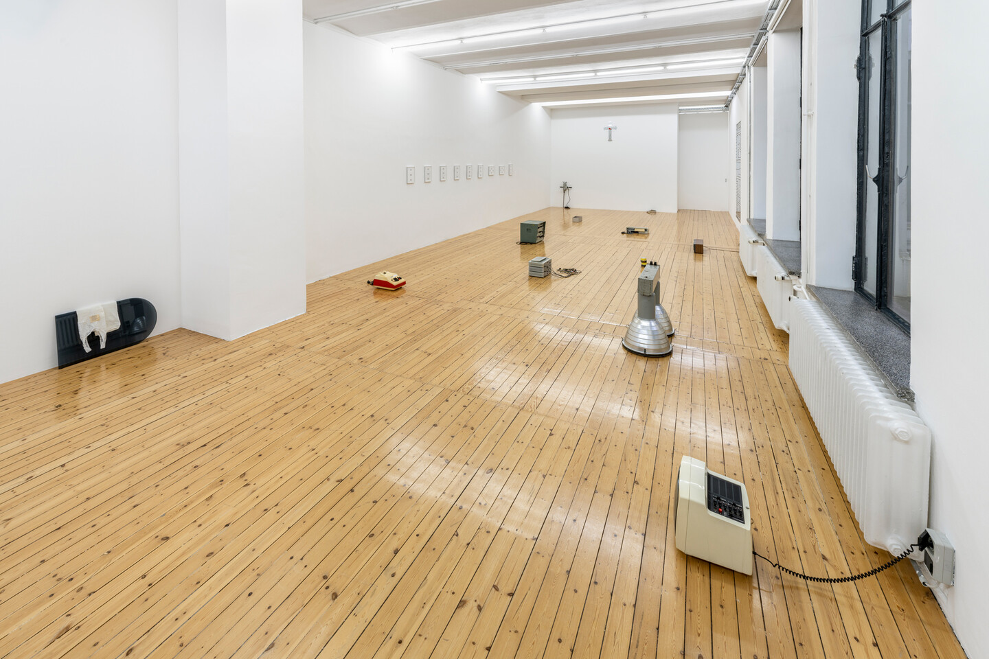 Sung Tieu, Everything or Nothing, Exhibition view, Sfeir Semler Gallery Hamburg, 2022