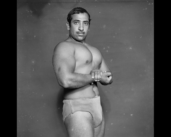 Hashem El Madani: Studio Practices, Reesh, 1960s, silver print, 29 x 29 cm