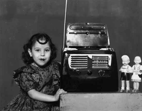 Hashem El Madani: Studio Practices, posing with radio, anonymous, 1948-53, silver prints, 19 x 29 cm