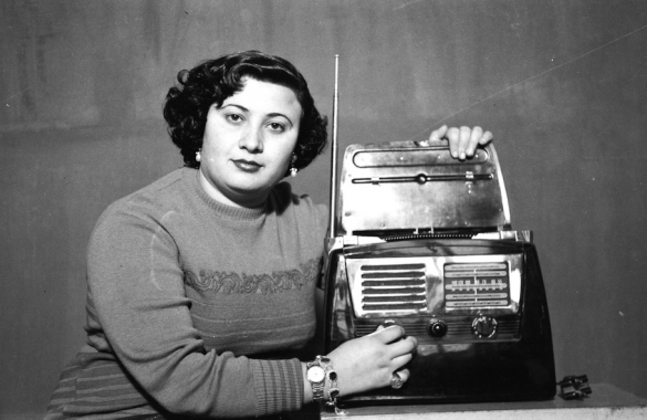 Hashem El Madani: Studio Practices, posing with radio, woman from Tyr, 1948-53, silver prints, 19 x 29 cm