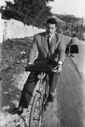 Hashem El Madani: Promenades, Young men with their bicycles