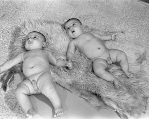 Hashem El Madani: Studio Practices, Twins, Studio Shehrazade, 1950s, silver print, 29 x 19 cm